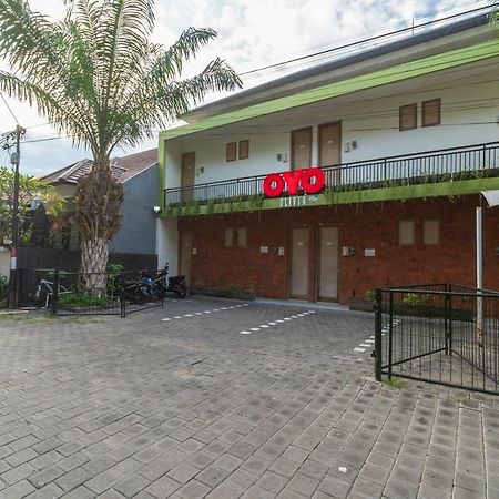Oyo 697 Olivia Inn Denpasar Legian  Luaran gambar
