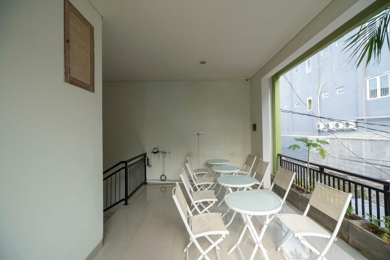 Oyo 697 Olivia Inn Denpasar Legian  Luaran gambar