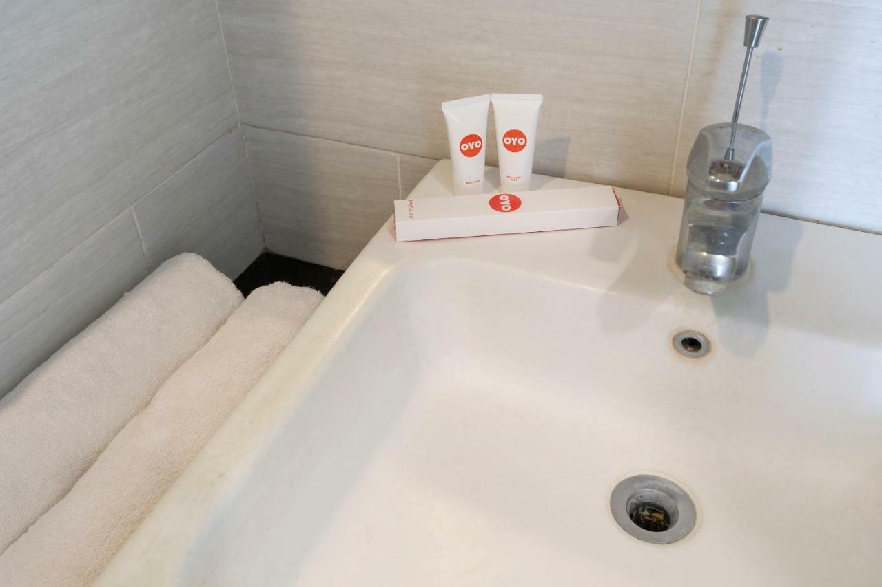 Oyo 697 Olivia Inn Denpasar Legian  Luaran gambar