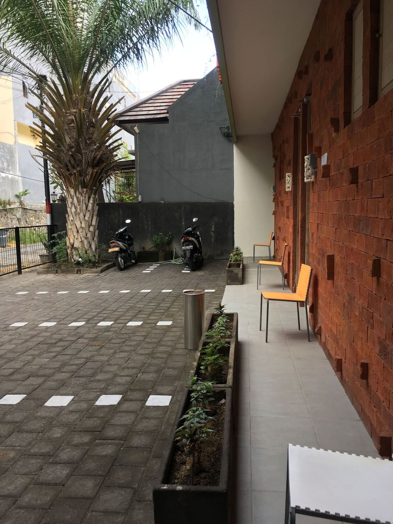 Oyo 697 Olivia Inn Denpasar Legian  Luaran gambar